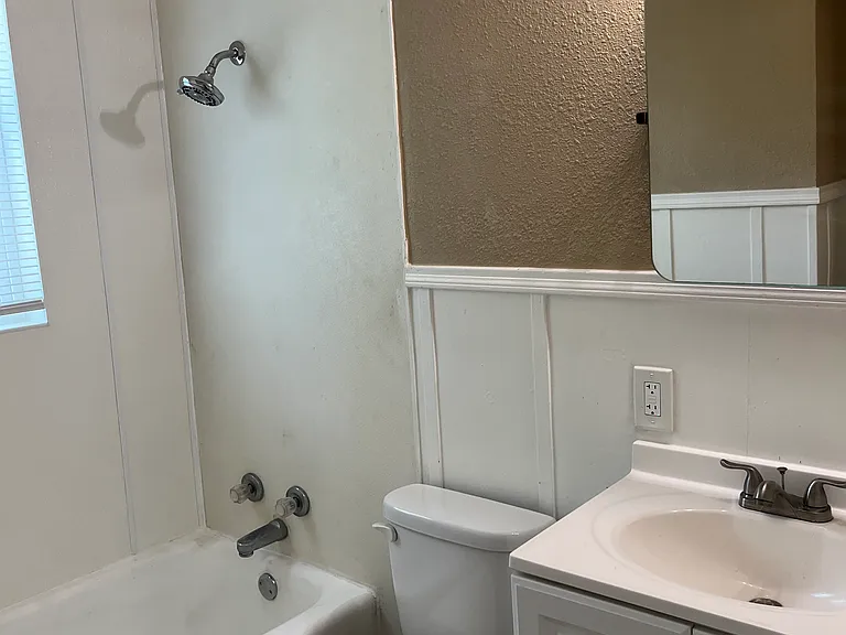 917 Duval Ct — Photo 12