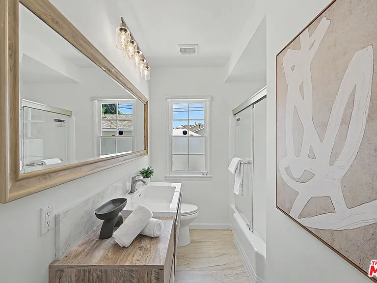5119 Enfield Ave — Photo 21