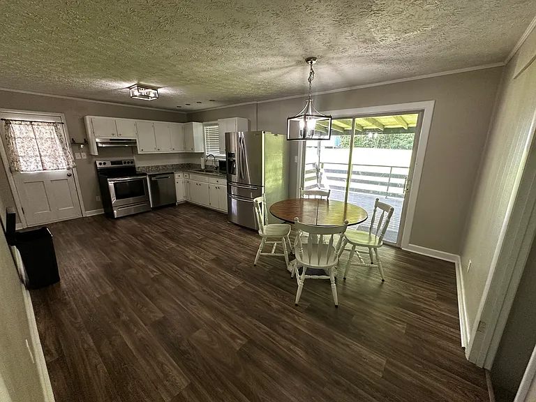 616 Village Lane Dr SW — Photo 4