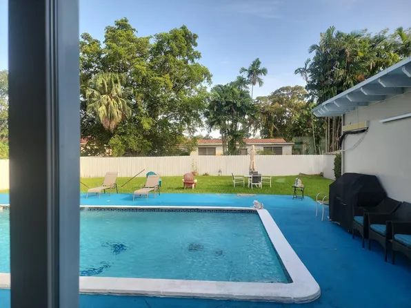 430 NE 145th St, Miami, FL 33161