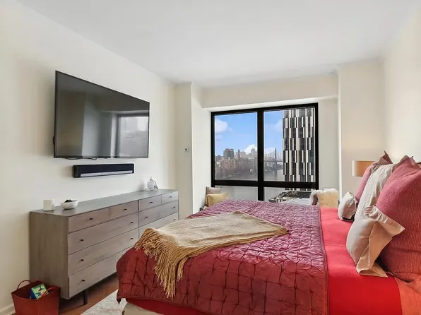 530 East 76th Street 17K image 3 of 11