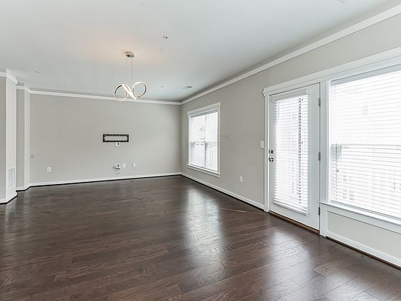 4th image of 110 Lejeune Way