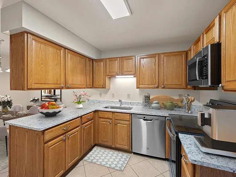 Indian Creek Apartments and Townhomes — Photo 175