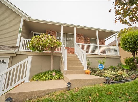 3rd image of 3312 Gateway Dr