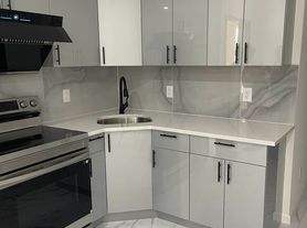 21-12 23rd Ter, Astoria, NY