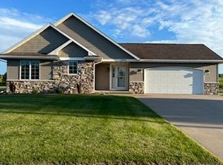 2359 Spring Meadow Dr, Neenah, WI 54956