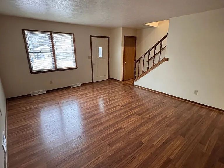 103 Hazel St — Photo 8