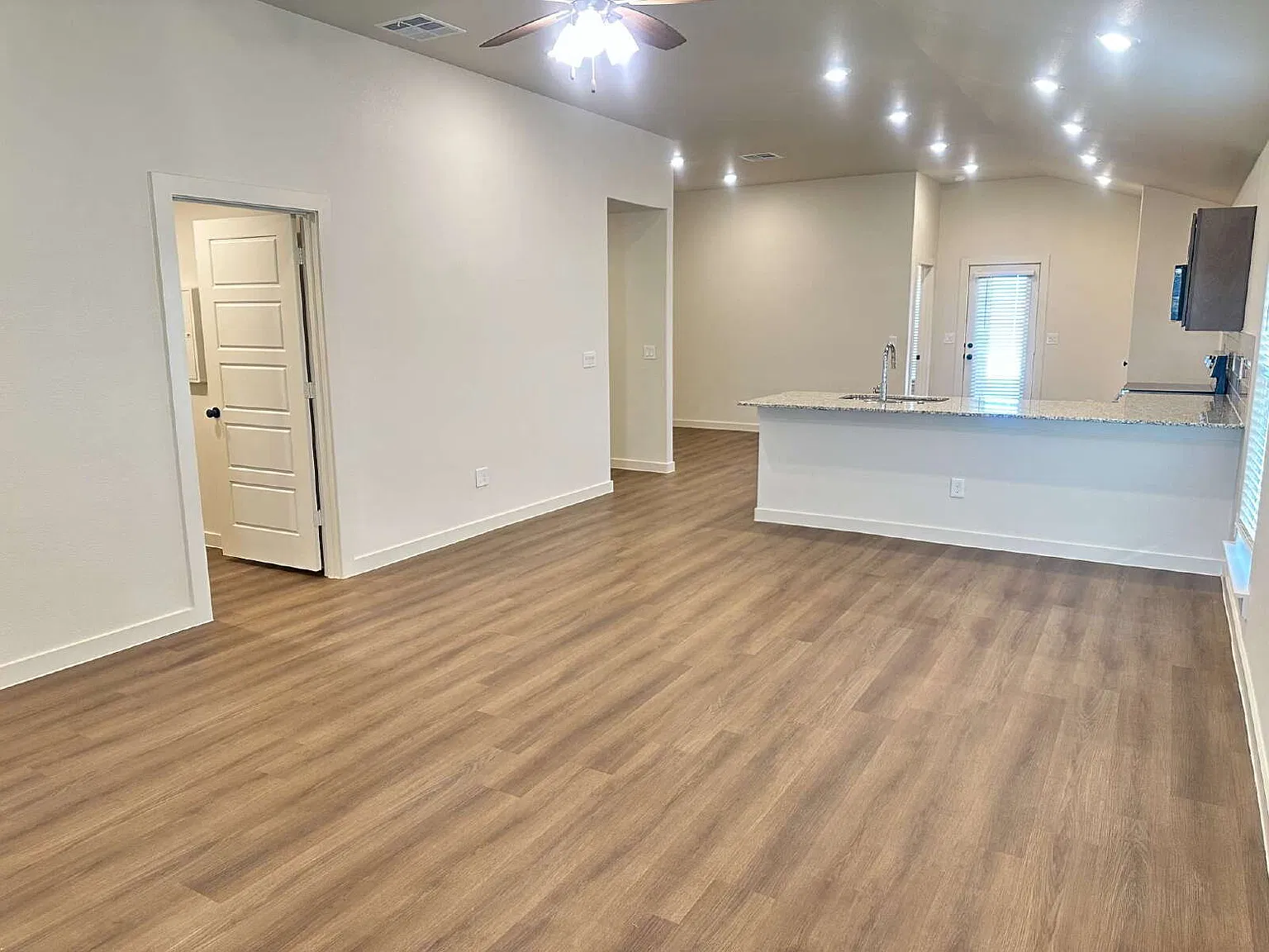 3 bed, 2.0 bath, 1550 sqft, $1,895 — Photo 4