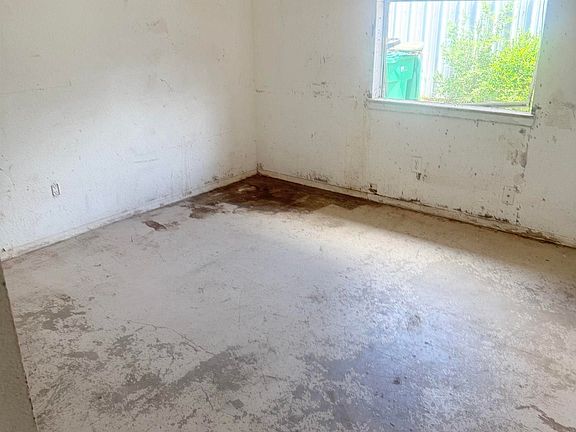 3rd image of 308 W Van Buren Ave
