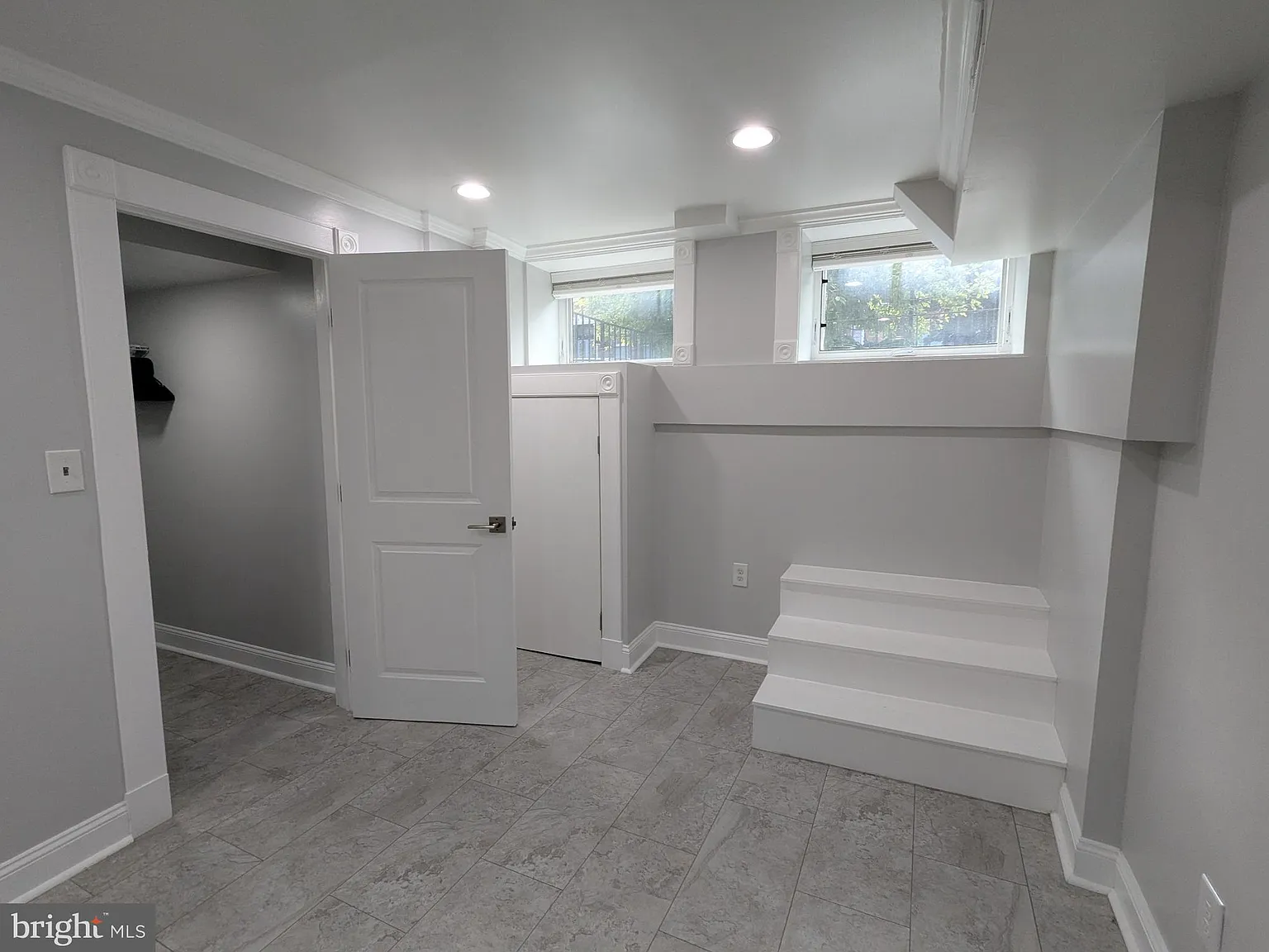 1 bed, 1.0 bath, 4663 sqft, $1,300 — Photo 3