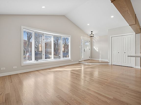 3rd image of 5345 S Nordica Ave