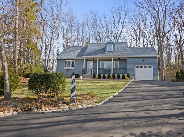 22 Cranbrook Court, Centerport, NY 11721