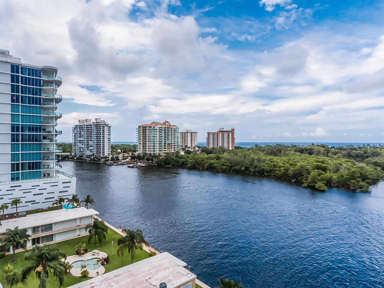 1 bed, 1.5 bath, 955 sqft, $3,500 — Photo 2