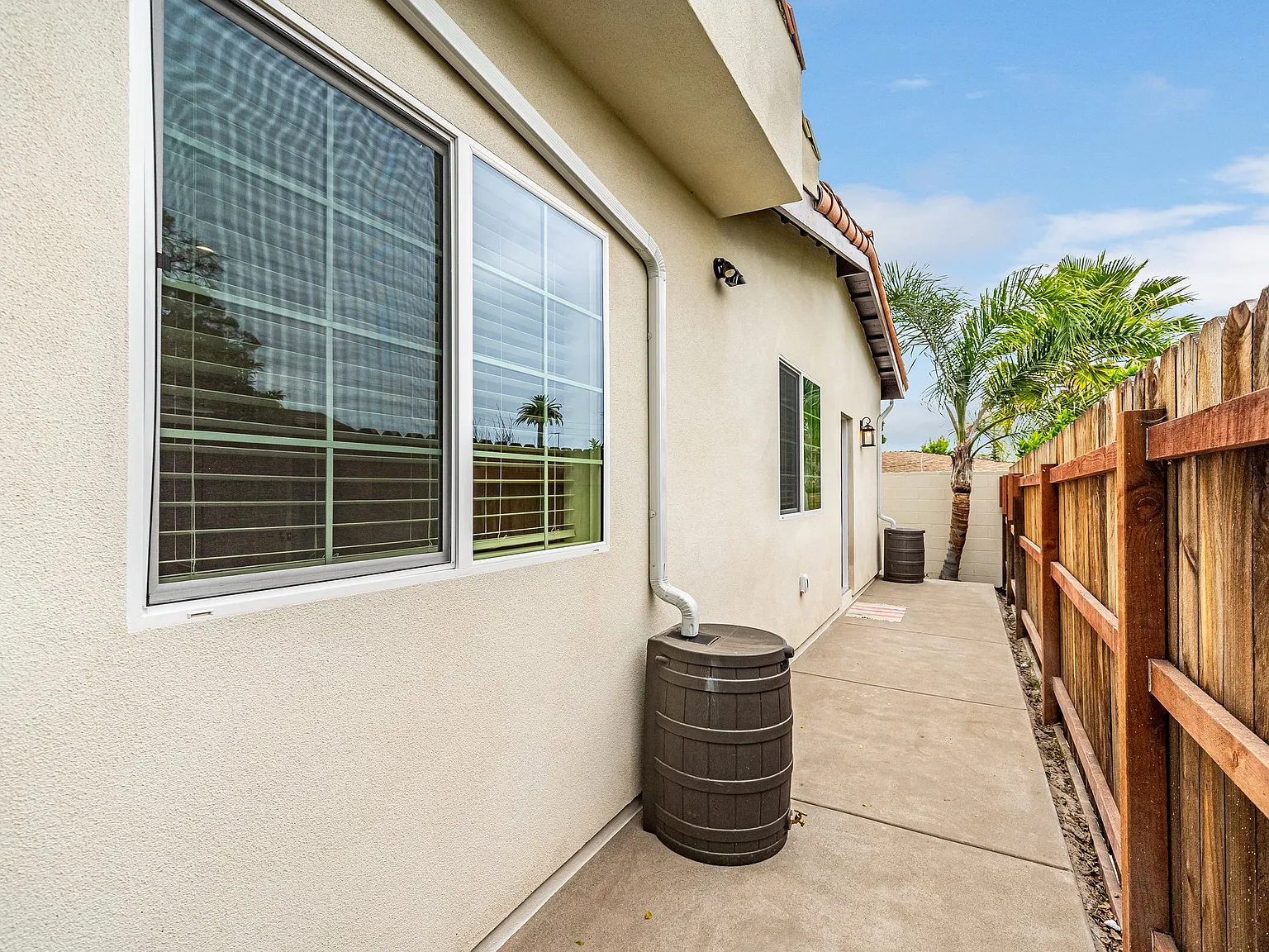 3 bed, 1200 sqft, $3,995 — Photo 3