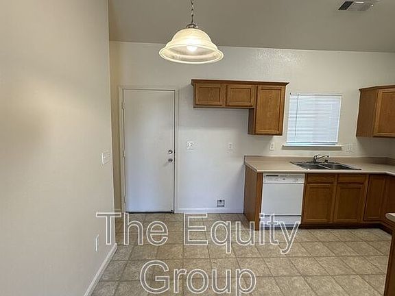 5th image of 2423 W Sunnyside Ave