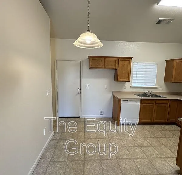 2423 W Sunnyside Ave — Photo 5