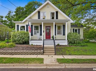 110 N Elm St, Washington, IL 61571
