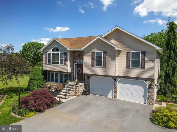 1136 Ashton Dr, Shippensburg, PA 17257