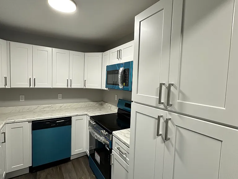 8 Russell Ave #307 — Photo 4