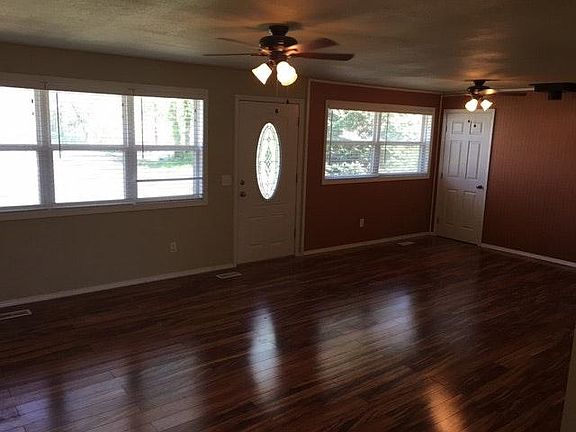 3rd image of 801 Persimmon St SW #Home