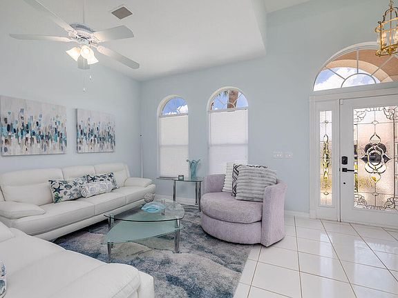 2nd image of 585 NW Lambrusco Drive