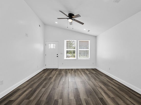 4th image of 176 Blackman Cir