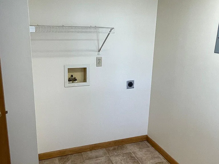 105 Linwood Dr #2 — Photo 7