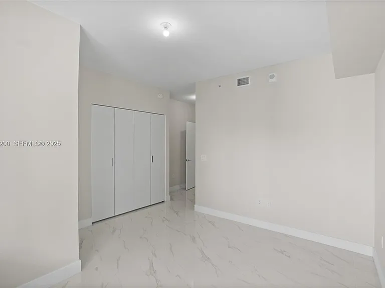700 NE 24th St #602 — Photo 12