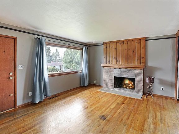 3rd image of 3004 W Hoffman Ave