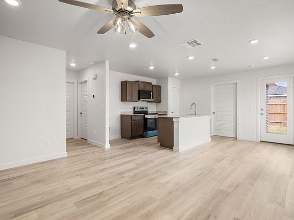 5th image of 510 E 24th St