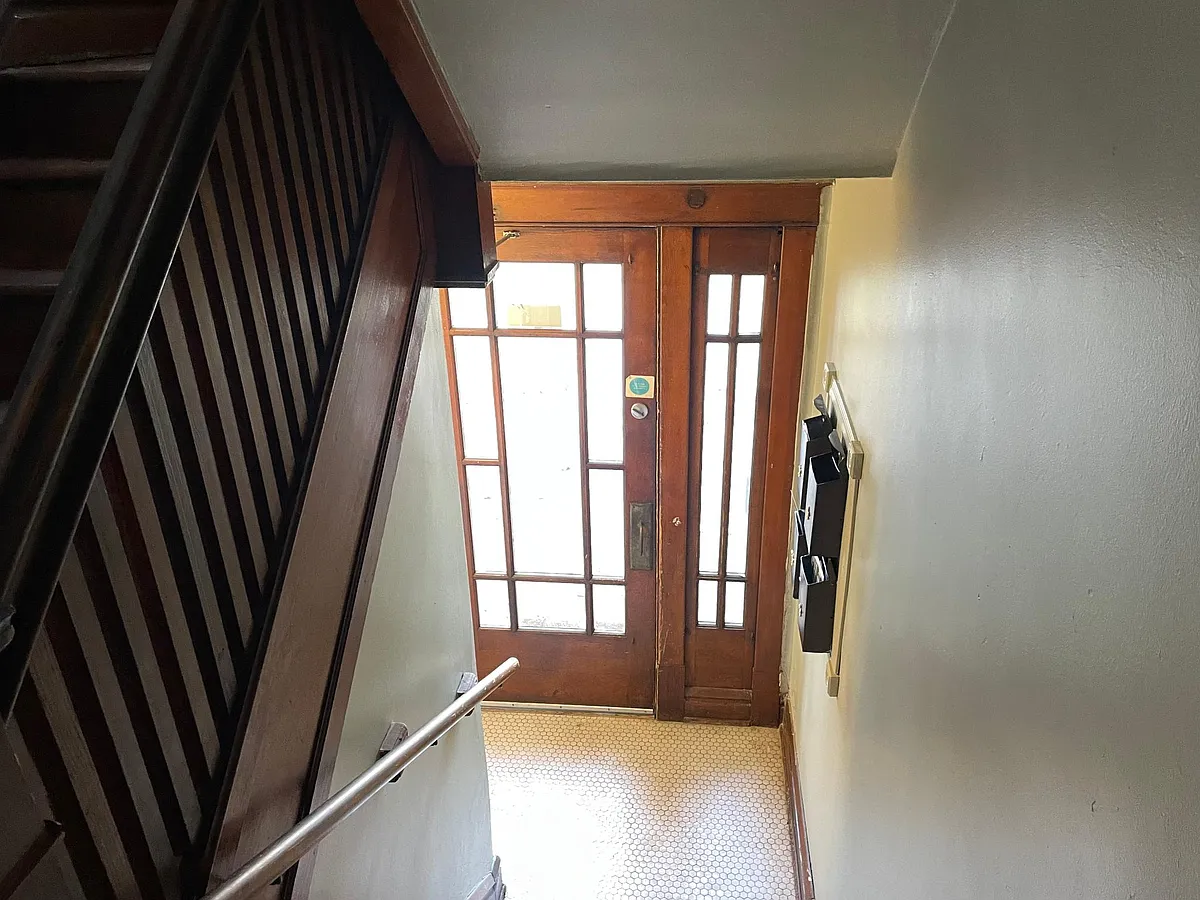 First floor walkup - 4966 Odell St #1W