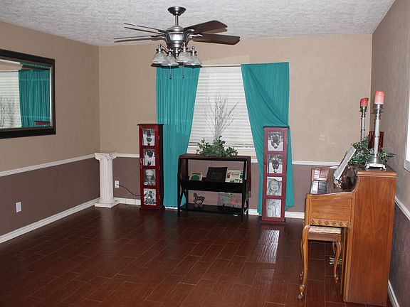 4th image of 416 Carriage Ln