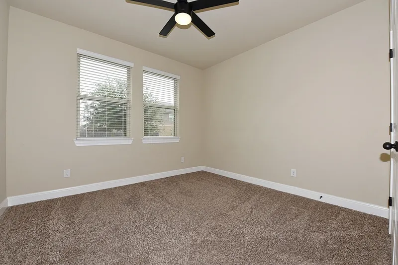 3 bed, 2.5 bath, 2253 sqft, $2,125 — Photo 4