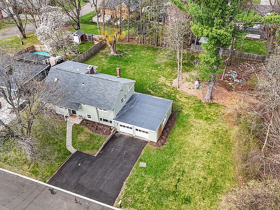 4th image of 60 Blackstone Ave