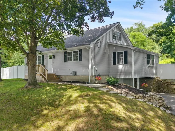 11 Mendon Rd, Northbridge, MA 01534