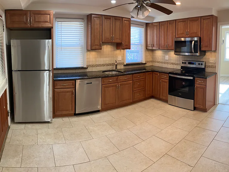518 Ford St — Photo 3