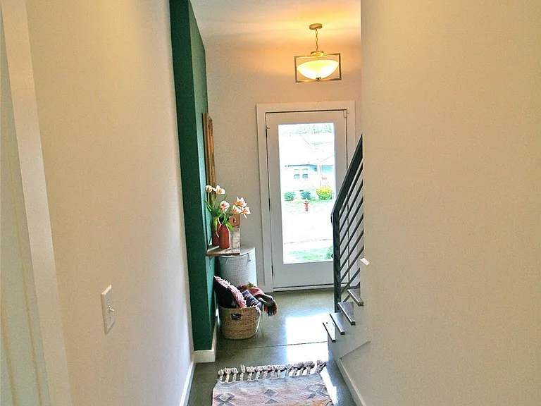 1029 Chester Ave — Photo 29