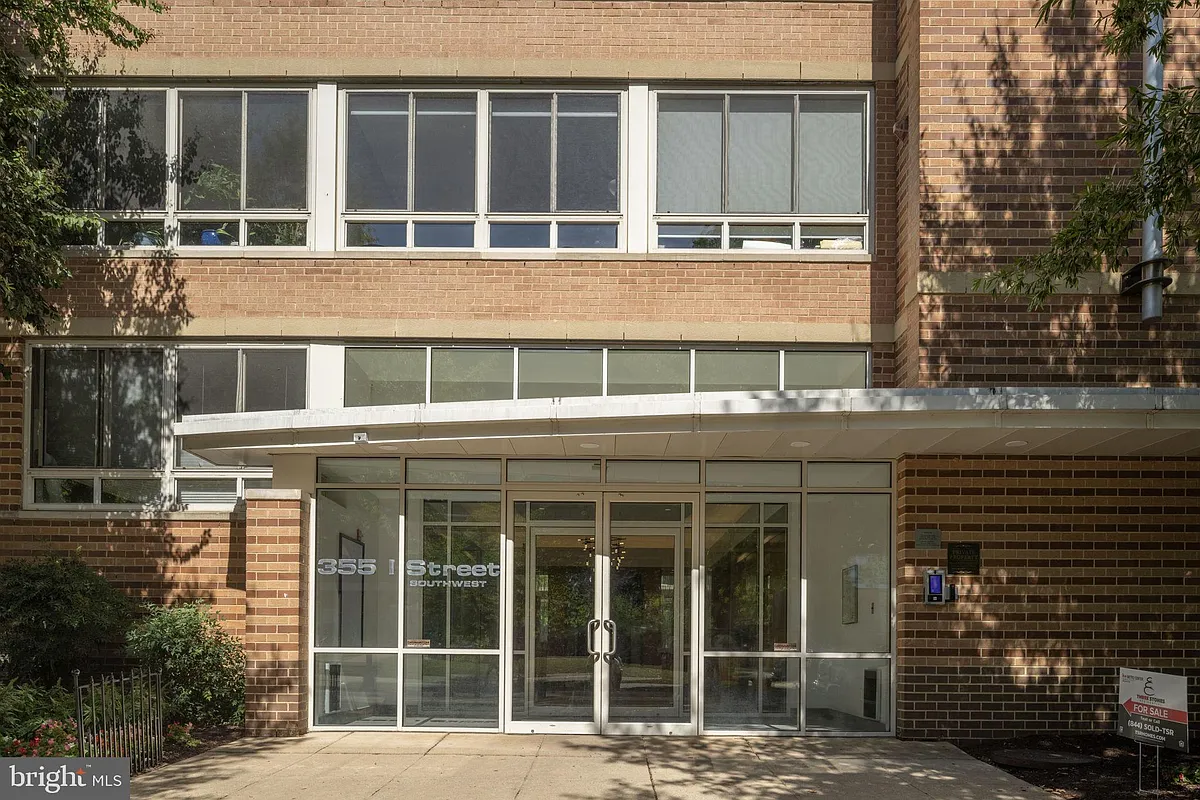 Building Photo - 355 I St SW #S104