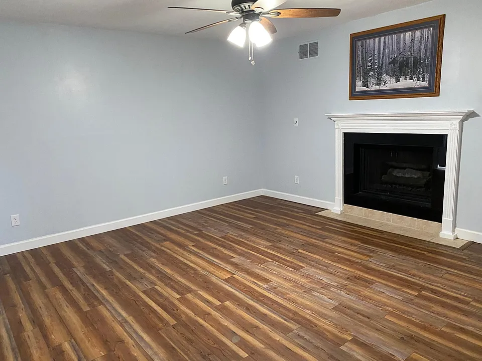 LR gas fireplace