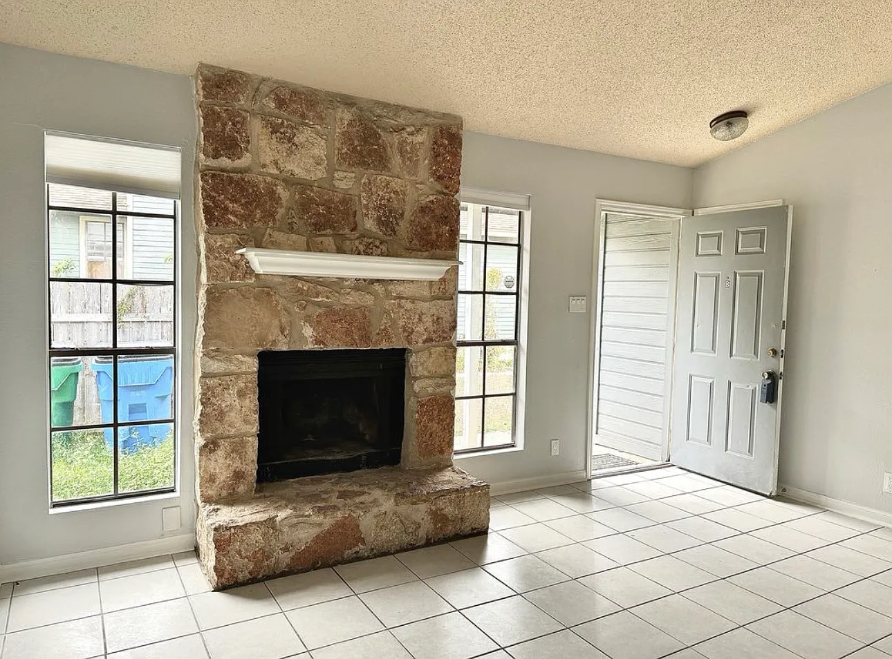 3 bed, 1048 sqft, $1,700 — Photo 3