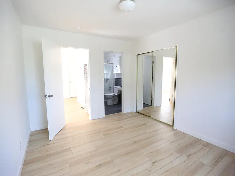 2210 McKinley Ave #7 — Photo 5