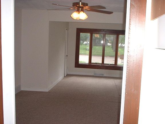 3rd image of 300 Grand Blvd