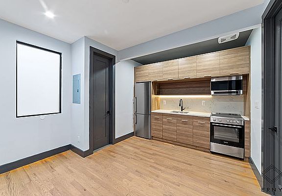 3rd image of 101 E 29th St APT 3