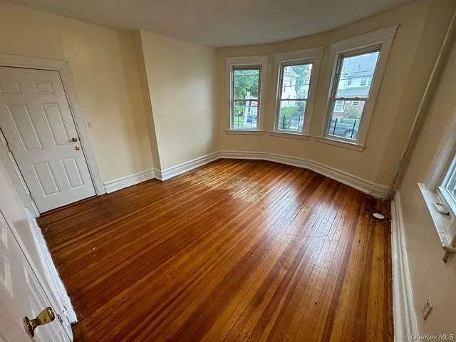 Building Photo - 22 Clove Rd #24C