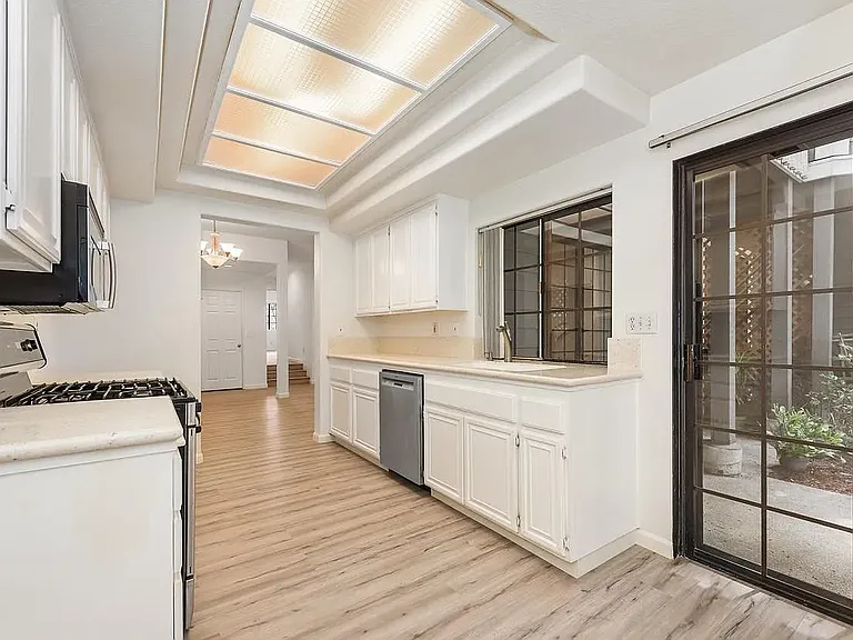 8182 Mainsail Dr #102 — Photo 36