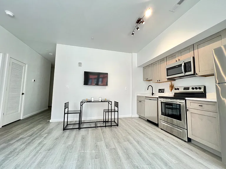 725 W Pratt St. — Photo 16