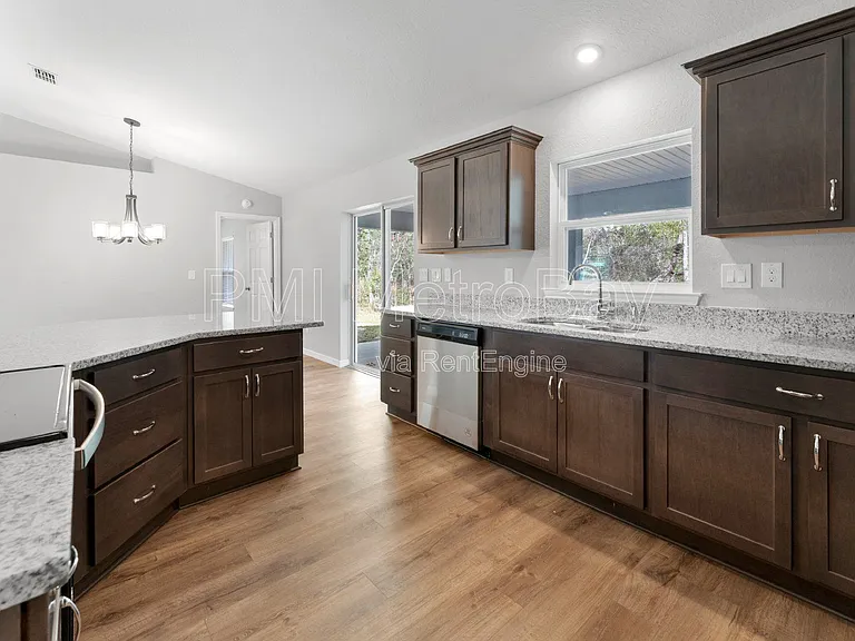9461 N Sandree Dr — Photo 3