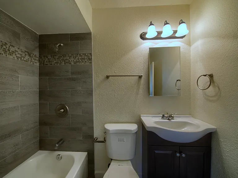 4702 N 48th Ave — Photo 23