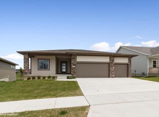 175 Bailey Cir, Waukee, IA 50263