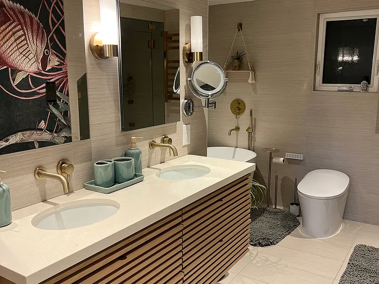 Lower level hallway bathroom #2
